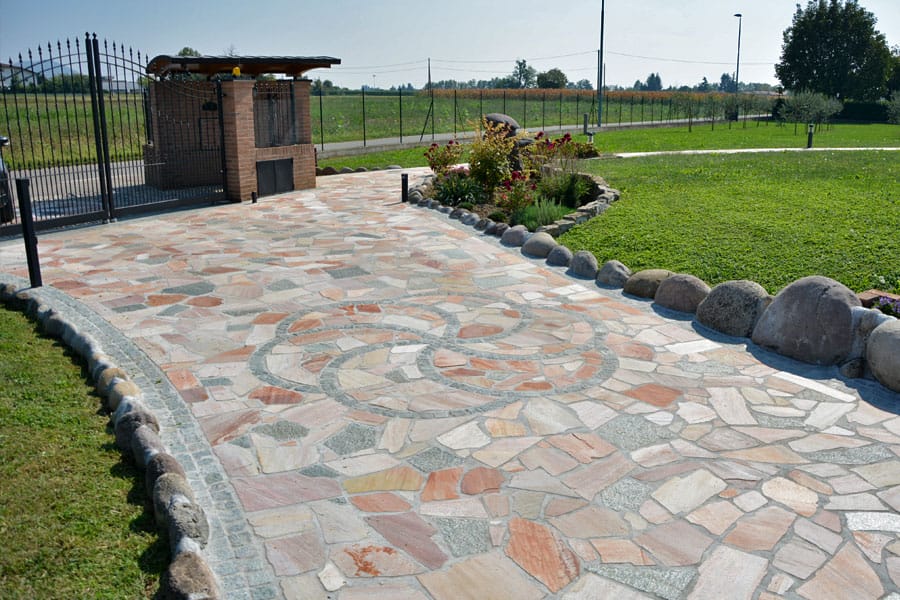 Pavimentazione esterna in pietra