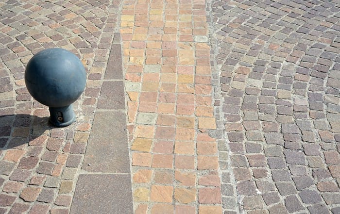 piazza con sampietrini foresto3