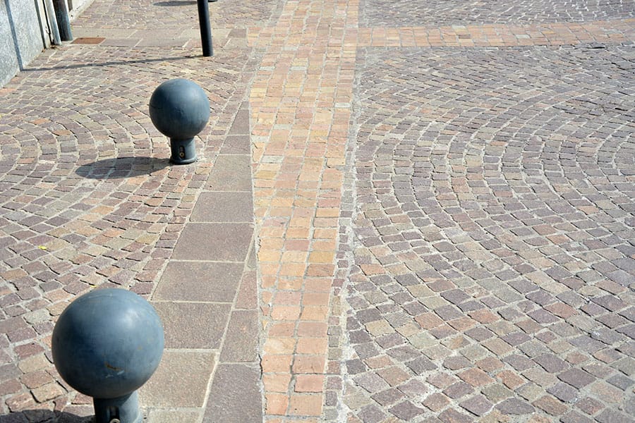 piazza con sampietrini foresto4